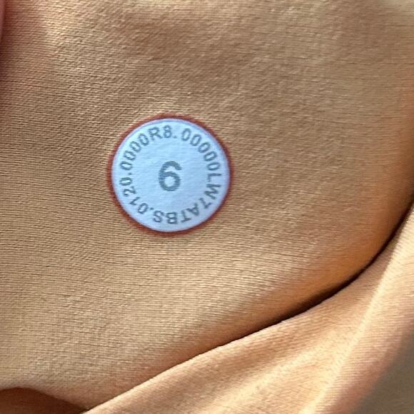 Lululemon Track That Short 5" – Size 6 – Peach/Apricot – Excellent Condition - Picture 8 of 10